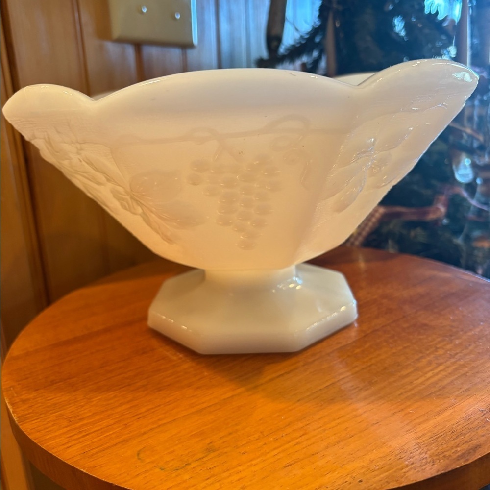 Anchor Hocking milk glass pedestal bowl vintage 1960’s unmarked